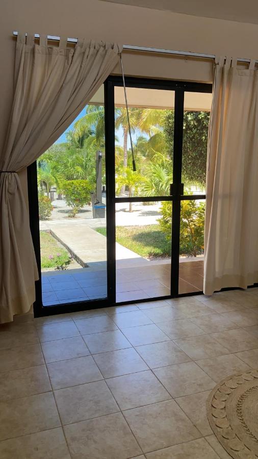 Beachfront Apartment With Swimming Pool. One Bedroom Celestun Exterior foto